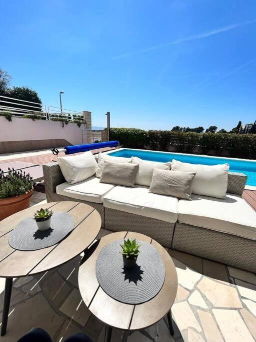 Blue Apartment With Shared Pool Split Bagian luar foto