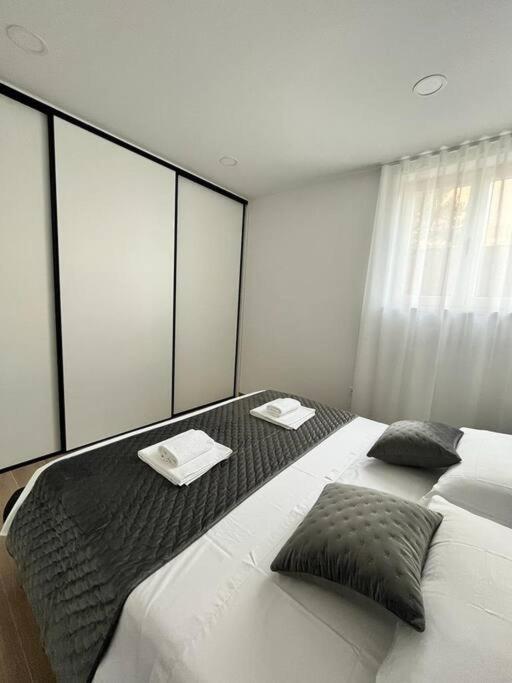 Blue Apartment With Shared Pool Split Bagian luar foto