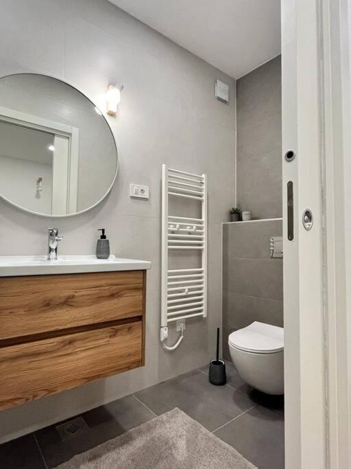 Blue Apartment With Shared Pool Split Bagian luar foto