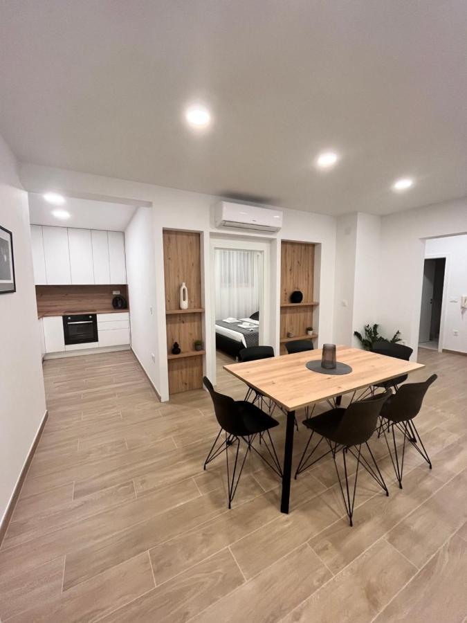 Blue Apartment With Shared Pool Split Bagian luar foto