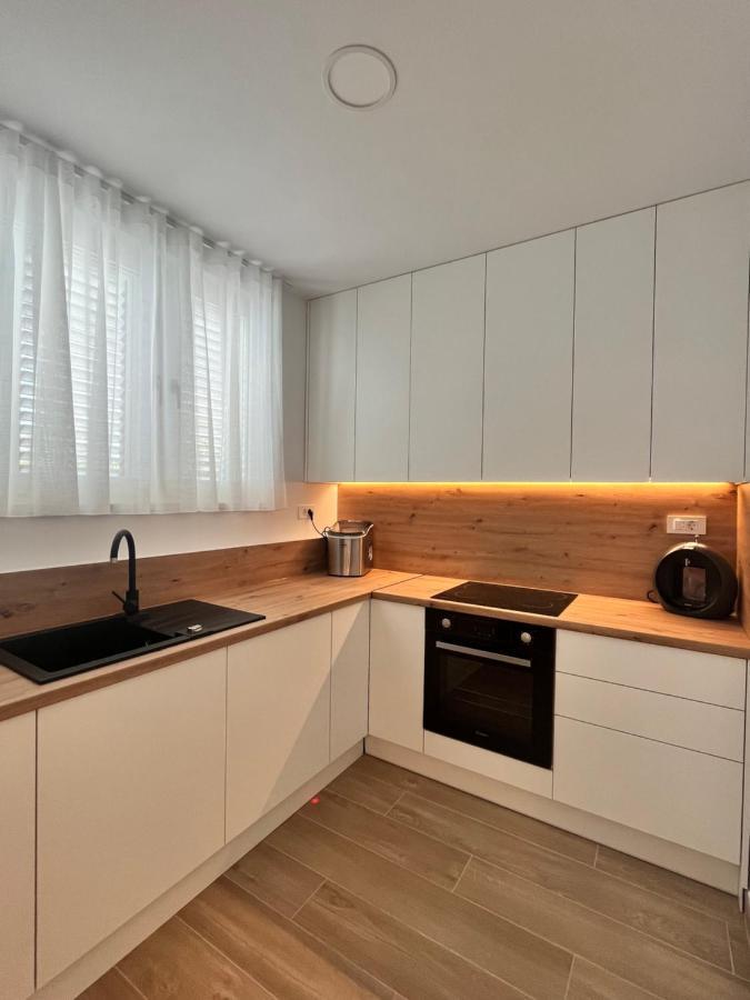 Blue Apartment With Shared Pool Split Bagian luar foto