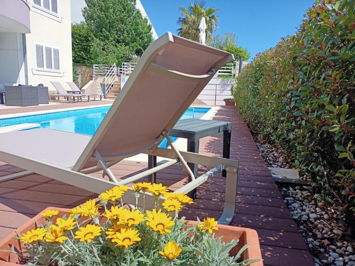Blue Apartment With Shared Pool Split Bagian luar foto
